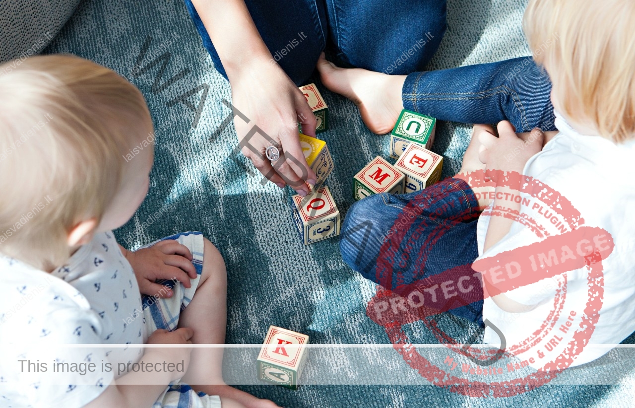 Vaiko teisių apsaugos tarnyba kasmet gauna nemenką biudžetą (asociatyvi nuotrauka). Marisos Howenstine/Unsplash nuotrauka