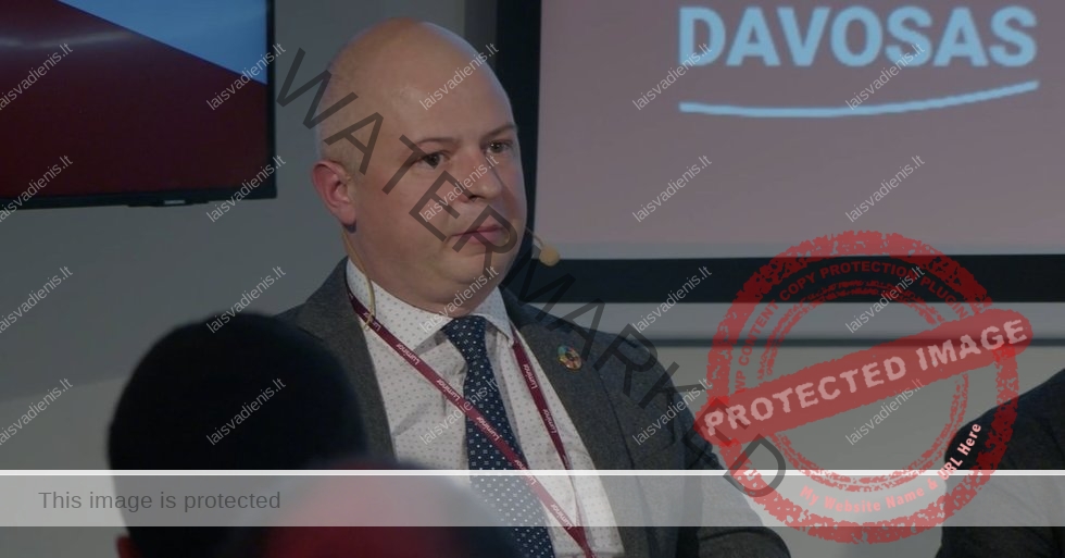 Simonas Gentvilas („Lietuvos Davosas 2024“, transliacijos ekrano nuotr.)