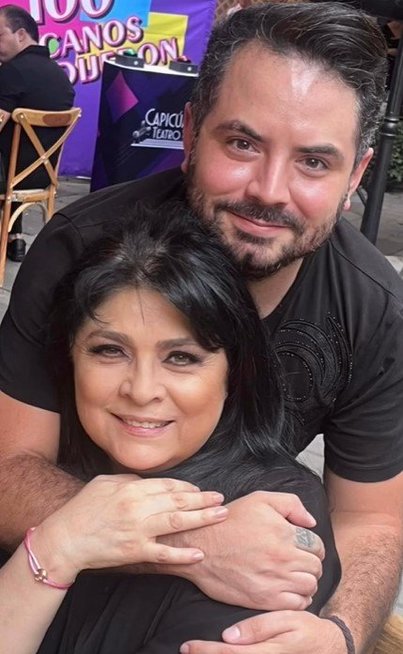 Victoria Ruffo su vyriausiuoju sūnumi (nuotr. Instagram)