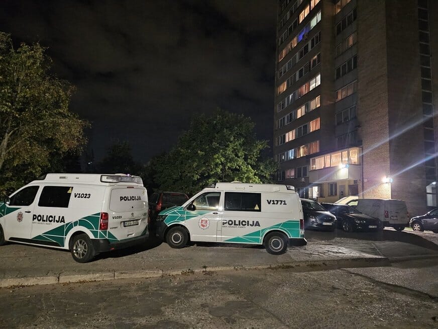Policijos automobiliai (nuotr. Broniaus Jablonsko) Policijos automobiliai (nuotr. Broniaus Jablonsko)