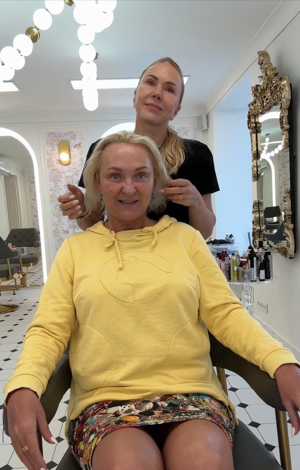  Inga Norkutė.<br />Asmeninio archyvo nuotr.” /></p>
<p>Ji plaukus stengiasi atidžiai prižiūrėti, naudoti tik patikimas priemones, bet žino, jog to ne visada pakanka. Genai, anot I. Norkutės, taip pat daug ką reiškia. Neabejotinai didelę įtaką jiems daro ir aplinkos poveikis, mityba, gyvenimo būdas. Aktorė svarsto, jog tapti ilgakase lietuvaite jai „neleido“ gamta.</p>
<p>„Plaukų priauginimas – daugiau nei grožio paslauga, tai – ne tik išorinė, bet ir vidinė moterų transformacija“, – neabejoja procedūrą I. Norkutei atlikusi „Elitera“ studijos įkūrėja.<br />
Anot jos, šiais laikais plaukų priauginimas yra beveik nepastebimas. Pasirinkusios kvalifikuotą specialistą ir tinkamai prižiūrinčios plaukus namuose, daugelis moterų ne tik džiaugiasi tobulu rezultatu, bet ir neretai atsiaugina juos būtent prisiaugindamos.</p>
<p>„Studijoje turime daugiau nei 50 atspalvių, todėl galime rasti unikalų sprendimą kiekvienai klientei, nepriklausomai nuo jos plaukų spalvos, amžiaus, kirpimo ar norimo efekto. Net silpniausiam plaukui galima rasti sprendimą, kuris suteiks šukuosenai formą, suteiks pasitikėjimo savimi, tačiau bus saugus natūraliam plaukui“, – sako G. Armalė.</p>
<p>Šaltinis: <span class=