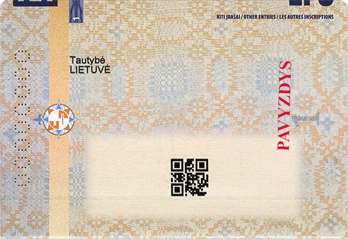 Pasas Naujos gamybos pasuose įtalpinti QR kodai. Asmens dokumentų išrašymo centro prie VRM nuotrauka