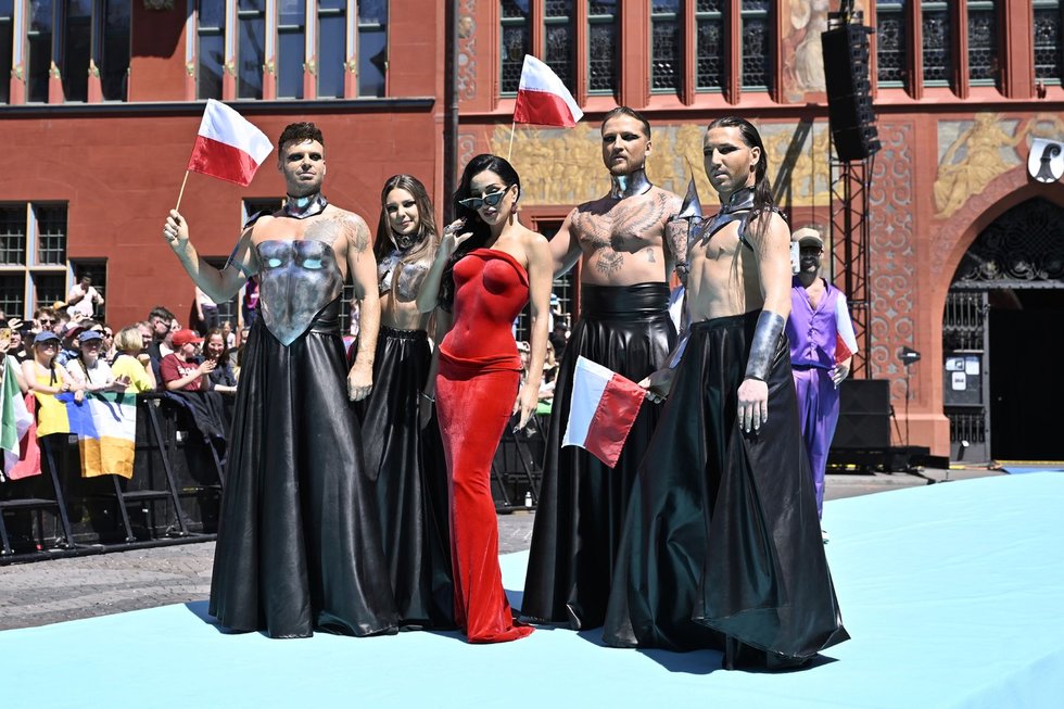 Lenkijos atstovė „Eurovizijos“ atidarymo ceremonijoje