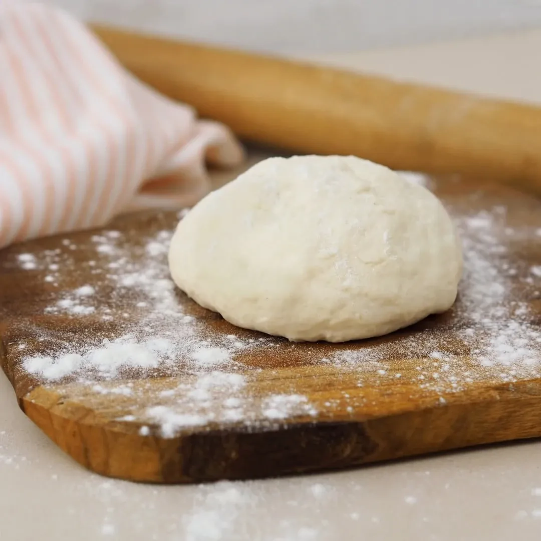 Paprasta picos tešla be mielių iš 2 ingredientų