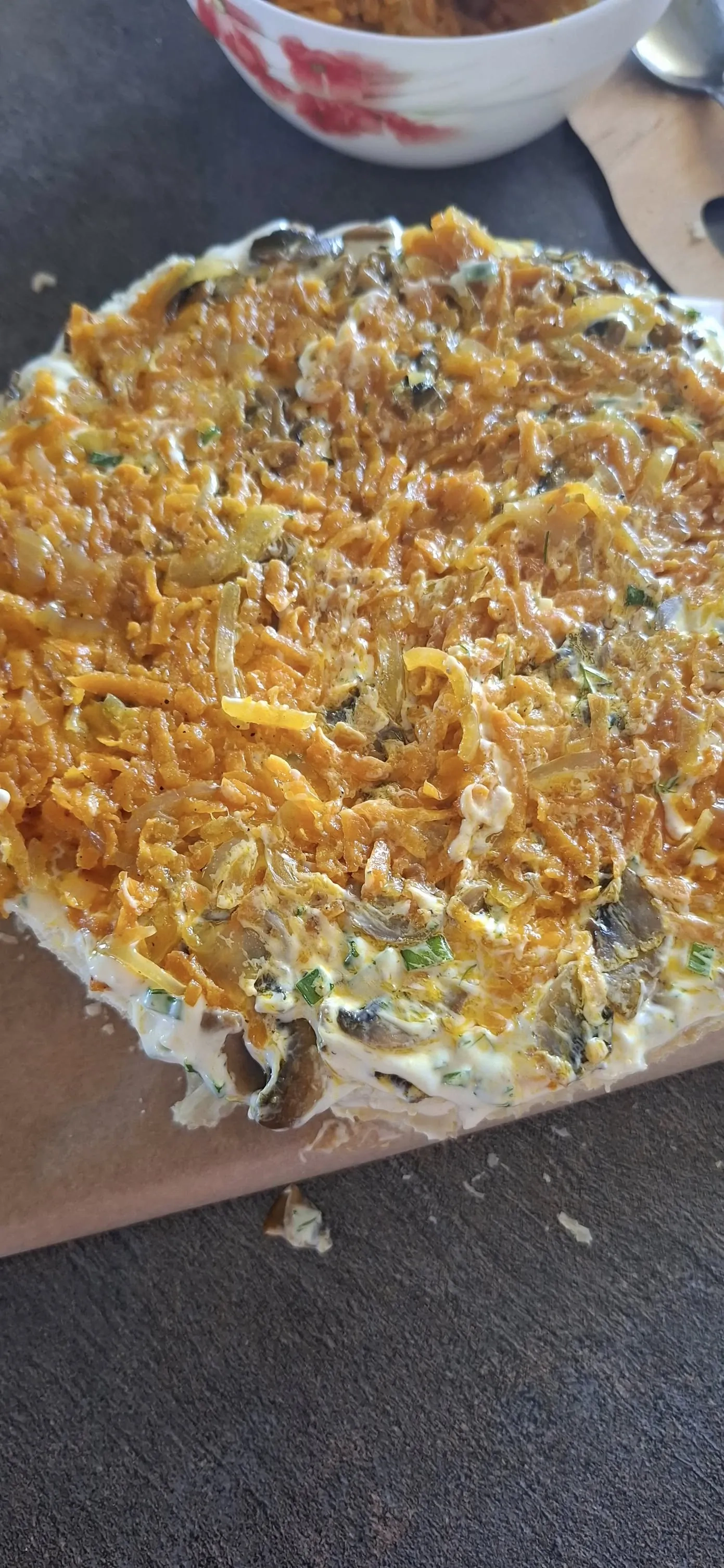 Napoleono tortas su vištiena ir keptomis daržovėmis