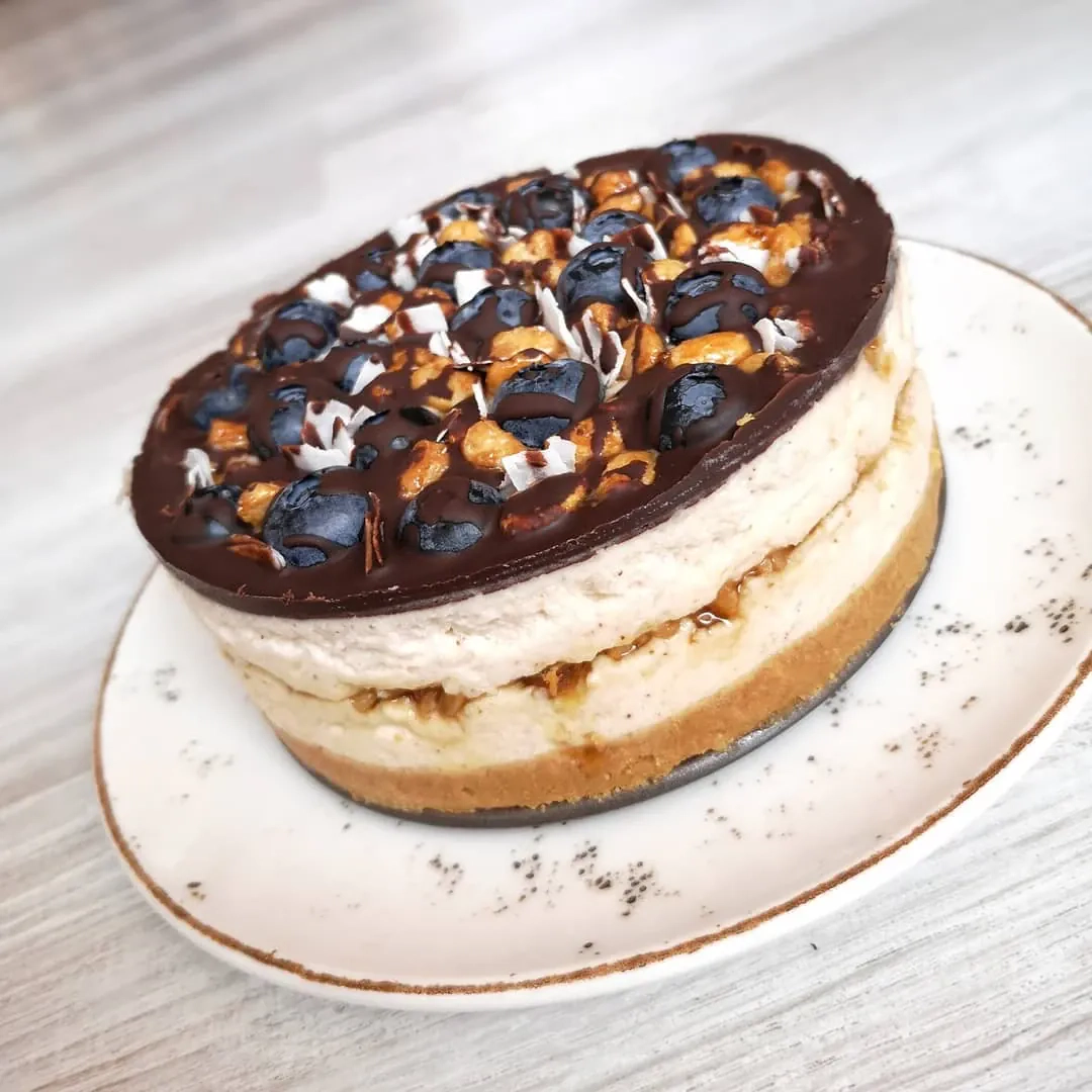 Riešutinis tortas su kokosų kremu be cukraus