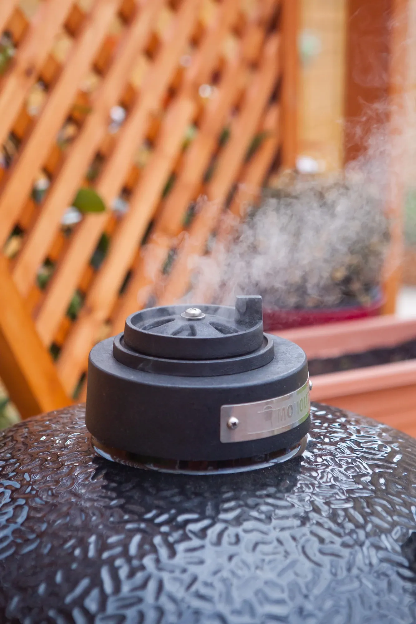 Kiaulienos Porchetta su obuolių padažu, kamado tipo grilyje