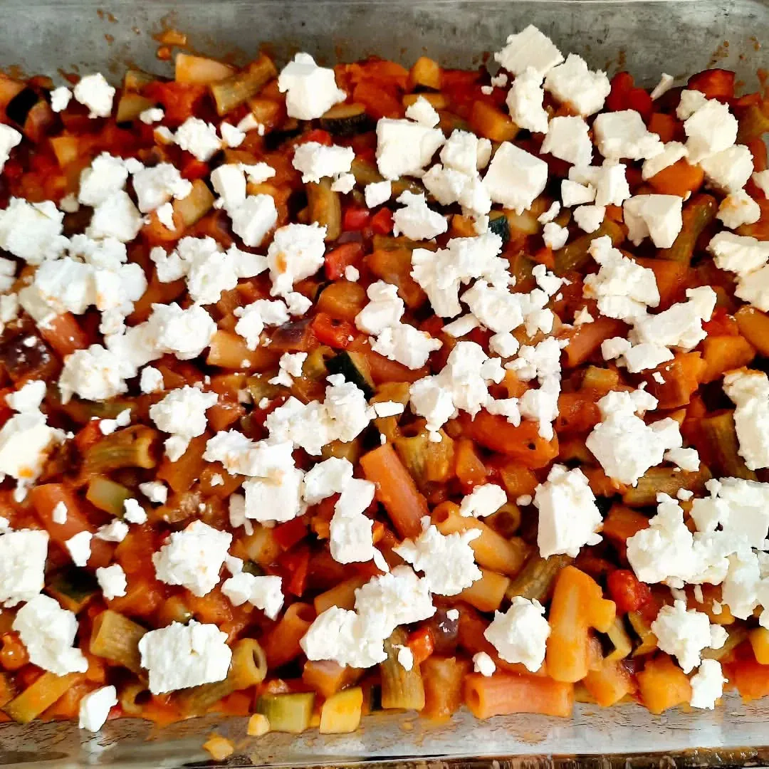 Prancūziško daržovių troškinio užkepėlė su makaronais