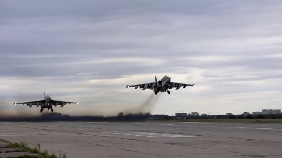 „Zapad“ pratybos prasidėjo su griausmu: du šimtai tūkstančių karių, šimtai karinės technikos su tankais (nuotr. stop kadras) „Zapad“ pratybos prasidėjo su griausmu: du šimtai tūkstančių karių, šimtai karinės technikos su tankais (nuotr. stop kadras)