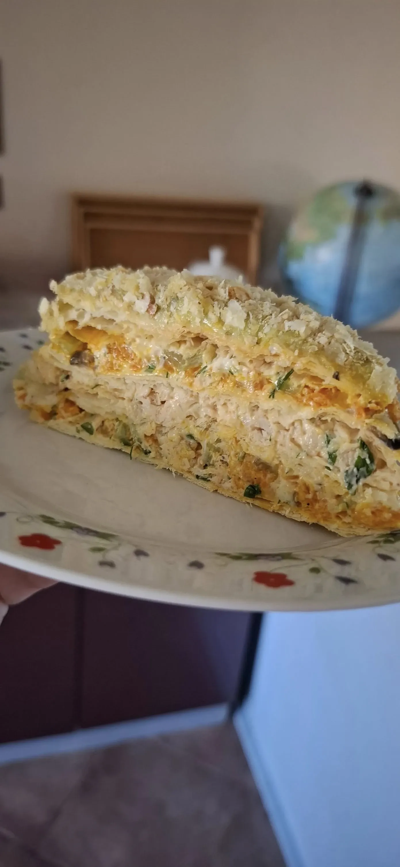 Napoleono tortas su vištiena ir keptomis daržovėmis