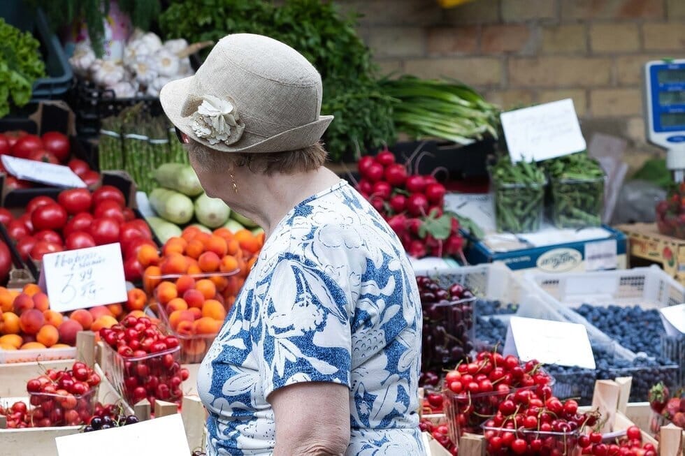 Turgus, turguje, pirkėjai, pensininkai, vasara, praeiviai (ELTA / Dainius Labutis)