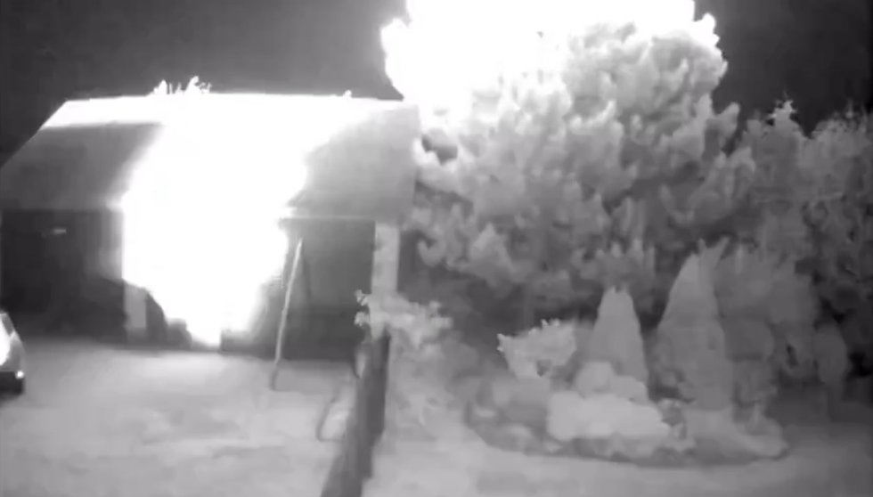 Nufilmavo, kaip Lenkijoje nukrito ir sprogo neatpažintas objektas (nuotr. stop kadras)