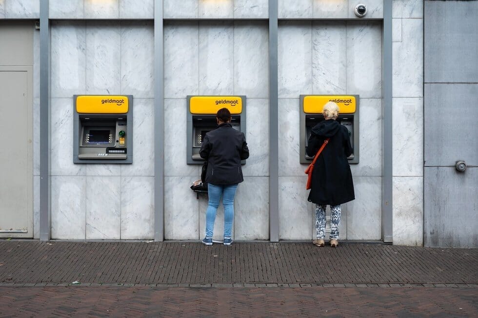Bankomatai užsienyje (nuotr. SCANPIX)