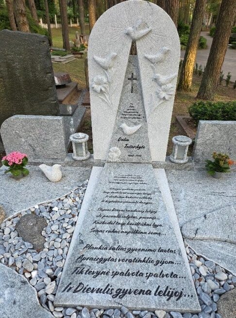 Dalios Teišerskytės kapas (nuotr. www.kaunozurnalistai.lt) Dalios Teišerskytės kapas (nuotr. www.kaunozurnalistai.lt)