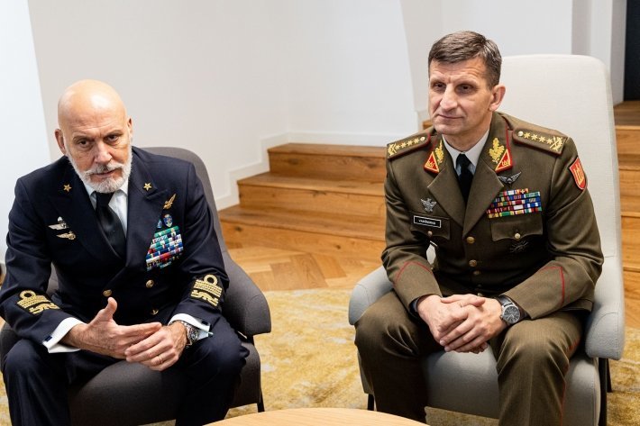 NATO admirolas: nesvarbu, ar kontrabandinius balionus vadiname hibridine ataka, svarbu – atsakas (Paulius Peleckis/ BNS nuotr.) NATO admirolas: nesvarbu, ar kontrabandinius balionus vadiname hibridine ataka, svarbu – atsakas (Paulius Peleckis/ BNS nuotr.)