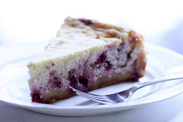 Varškės pyragas su bruknėmis