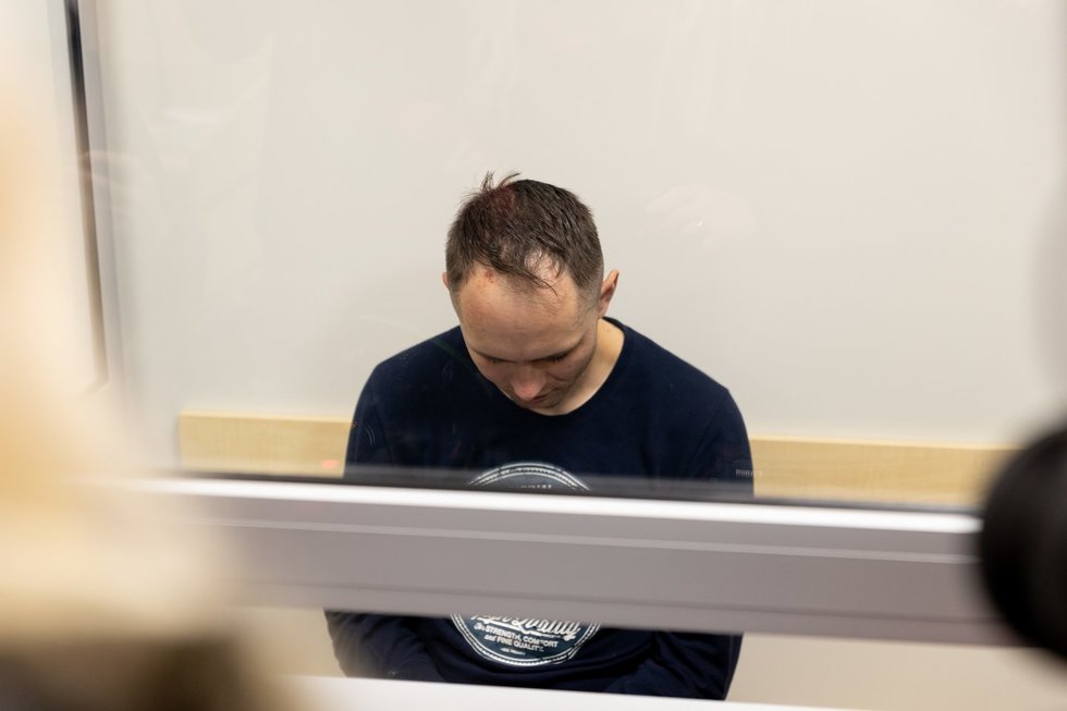 Teismo posėdis Kauno apylinkės teisme dėl įtariamojo nužudymais Beno Mikutavičiaus suėmimo (nuotr. Elta)