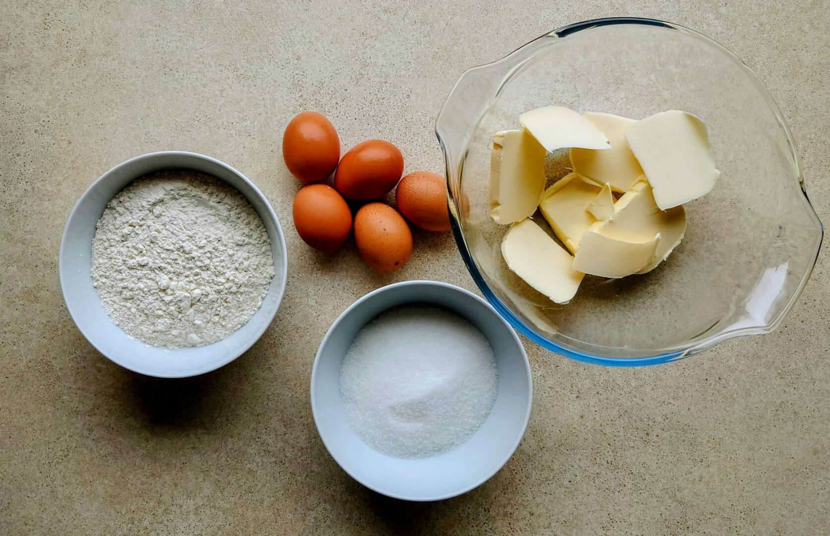 Traškūs senoviniai vafliai ingridientai