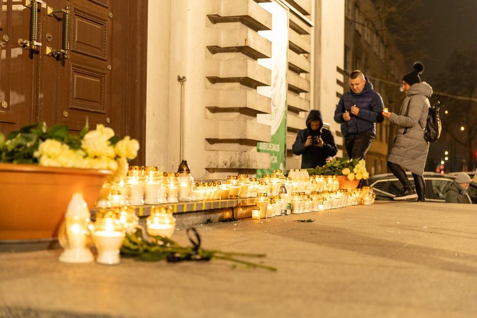 Dviejų nužudytų merginų pagerbimas Kaune (nuotr. Elta) Dviejų nužudytų merginų pagerbimas Kaune (nuotr. Elta)