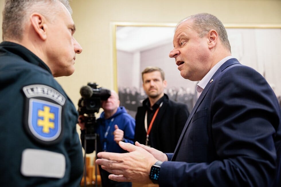 Arūnas Paulauskas ir Saulius Skvernelis (nuotr. Elta)