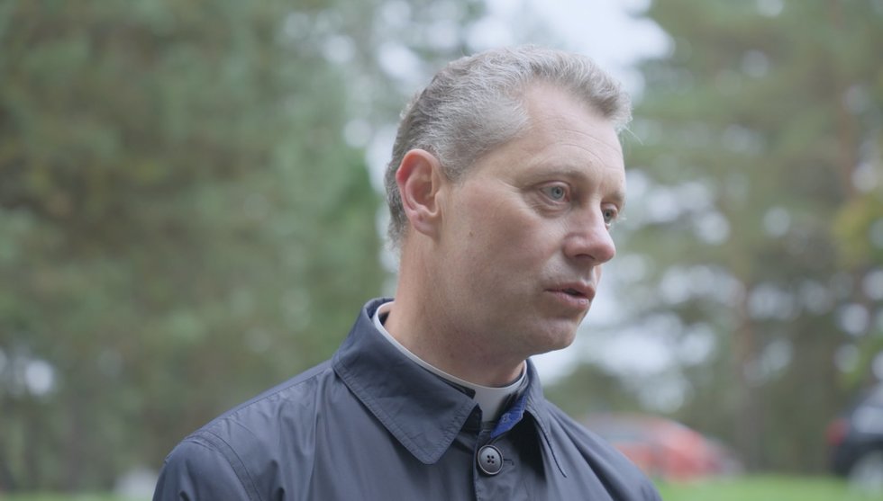 Kunigas Ričardas Doveika (nuotr. stop kadras)