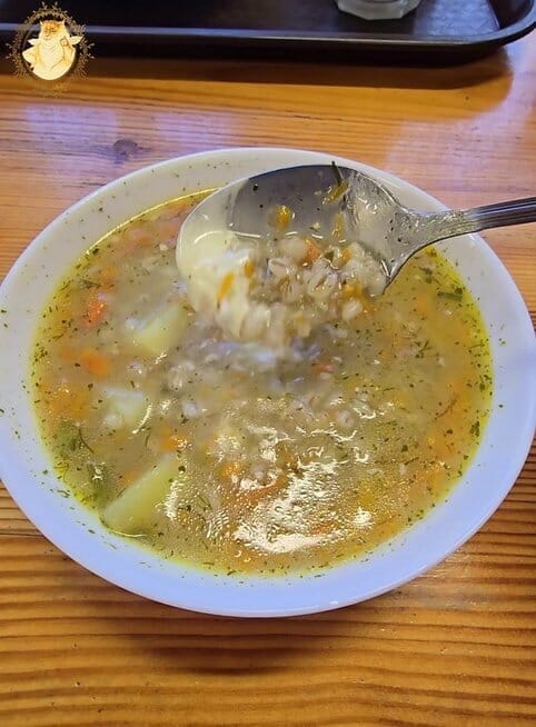 Perlinių kruopų sriuba – 1,10 € (nuotr. Riebus Katinas)