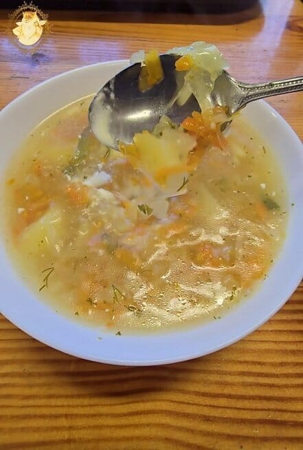 Šviežių kopūstų sriuba – 1,10 € (nuotr. Riebus Katinas)