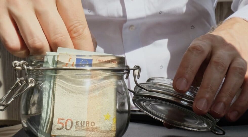 Ekspertai įspėja: po II pakopos išmokų gali įvykti kainų šuolis (nuotr. stop kadras) Ekspertai įspėja: po II pakopos išmokų gali įvykti kainų šuolis (nuotr. stop kadras)