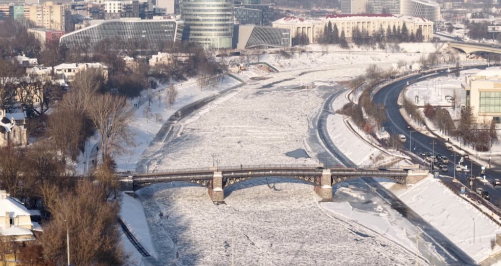 Gyventojai su siaubu šiemet laukia tokios žiemos kaip 2010-ais: „Net naktį atsikeliu, einu pasižiūrėti – nes tas garsas“ (tv3.lt koliažas) Gyventojai su siaubu šiemet laukia tokios žiemos kaip 2010-ais: „Net naktį atsikeliu, einu pasižiūrėti – nes tas garsas“ (tv3.lt koliažas)