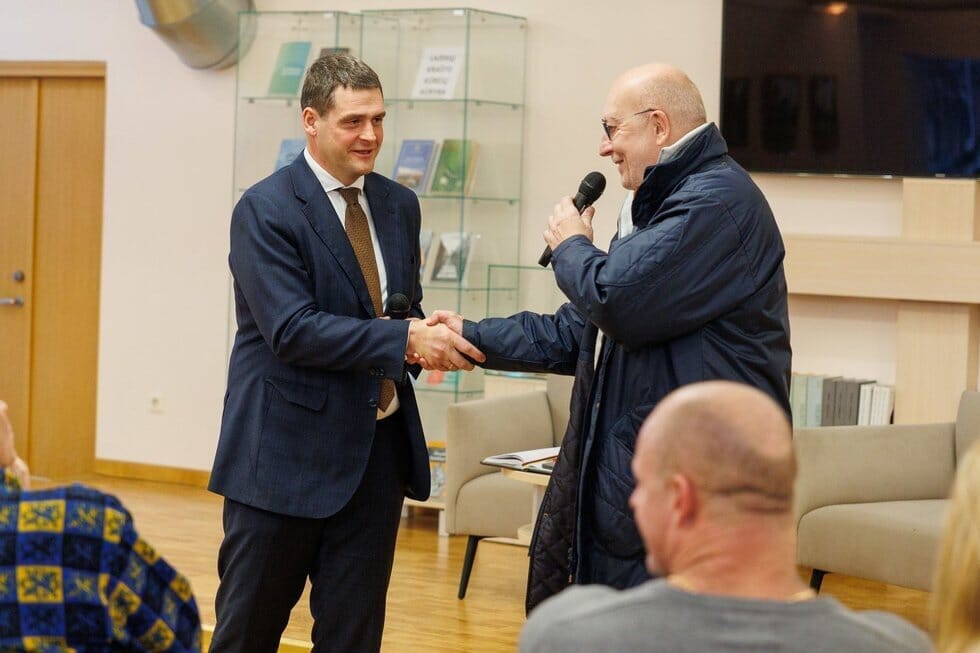 Remiigjus Žemaitaitis ir Arūnas Valinskas Lazdijuose (Erikas Ovčarenko/ BNS nuotr.)