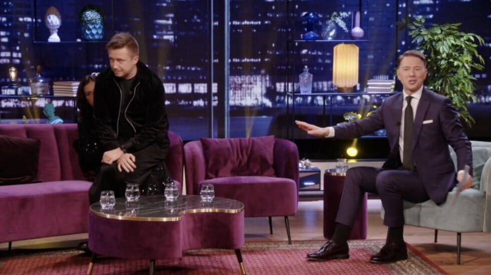 TV studijoje Marius Jampolskis atsisėdo Irūnai Puzaraitei ant kelių: „Kažkaip mane traukia prie tavęs“ (nuotr. stop kadras)