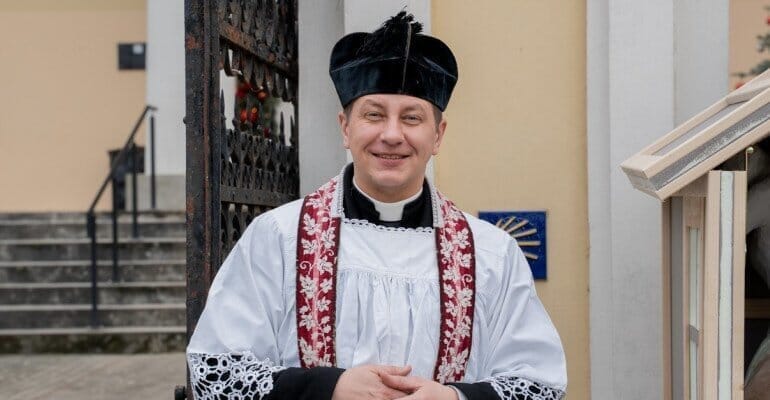 Klebonas kunigas Marius Talutis (nuotr. Alytaus miesto savivaldybės Komunikacijos skyrius) Klebonas kunigas Marius Talutis (nuotr. Alytaus miesto savivaldybės Komunikacijos skyrius)